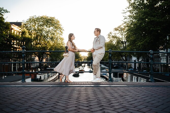 Amsterdam: Professional Photoshoot at the Skinny Bridge - Pricing and Guarantee