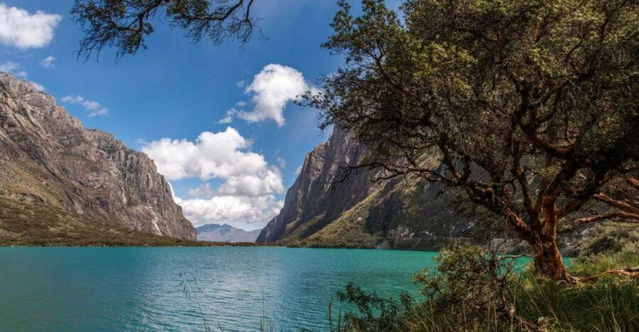 Ancash: Trekking to Llanganuco and Yungay Lagoon Full Day - Activity Highlights