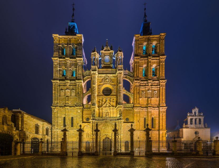 Astorga: Astorga Cathedral Entry Ticket With Audioguide - Good To Know
