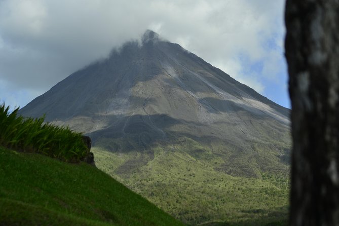 Awe-Inspiring Arenal Volcano Tour Experience