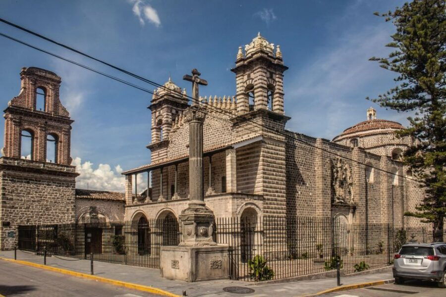 Ayacucho: Colonial Temples Altarpieces and Architecture - Good To Know