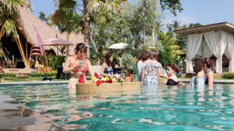 Bali Bliss: Yoga, Floating Breakfast and Rice Terrace Walk - Instructor and Skill Levels