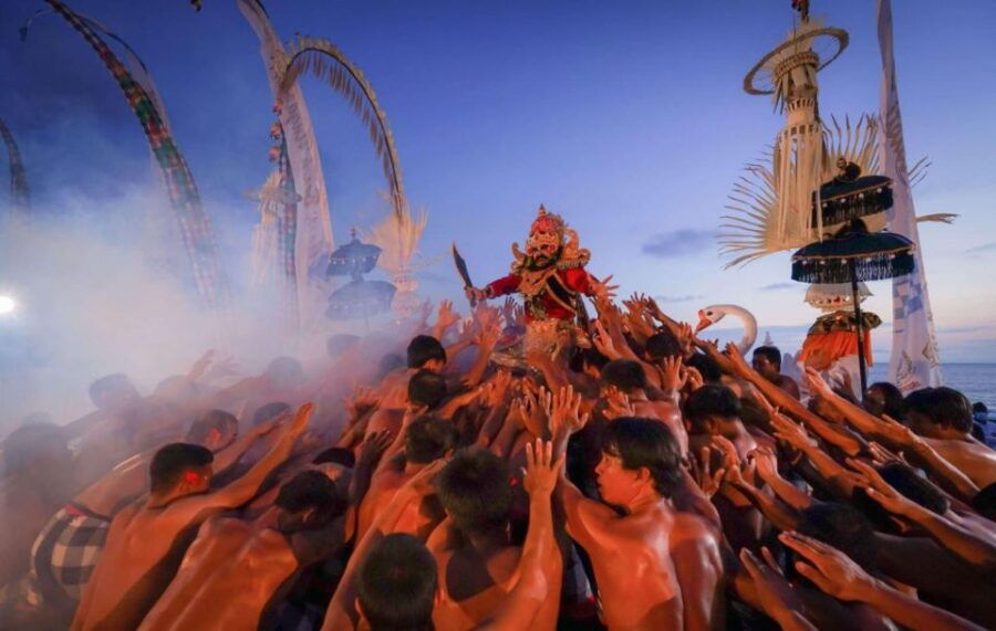 Bali: Melasti Beach Sunset & Kecak Dance Show Tour - Kecak Fire Dance