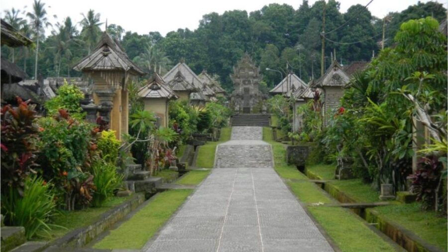 Bali : Mother Temple, Penglipuran Village & Best Waterfall