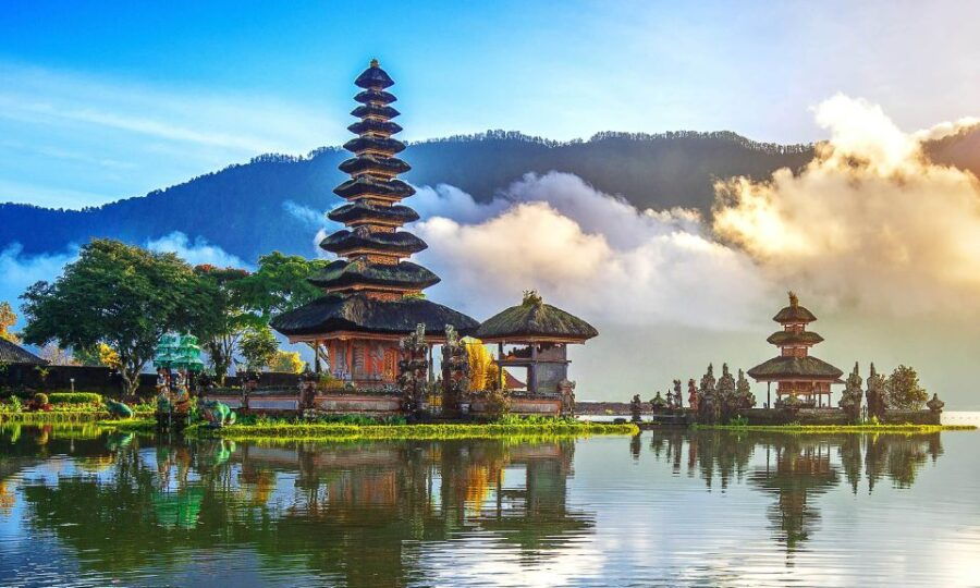 Bali: Secret Garden, Ulun Danu Temple and Waterfall Tour