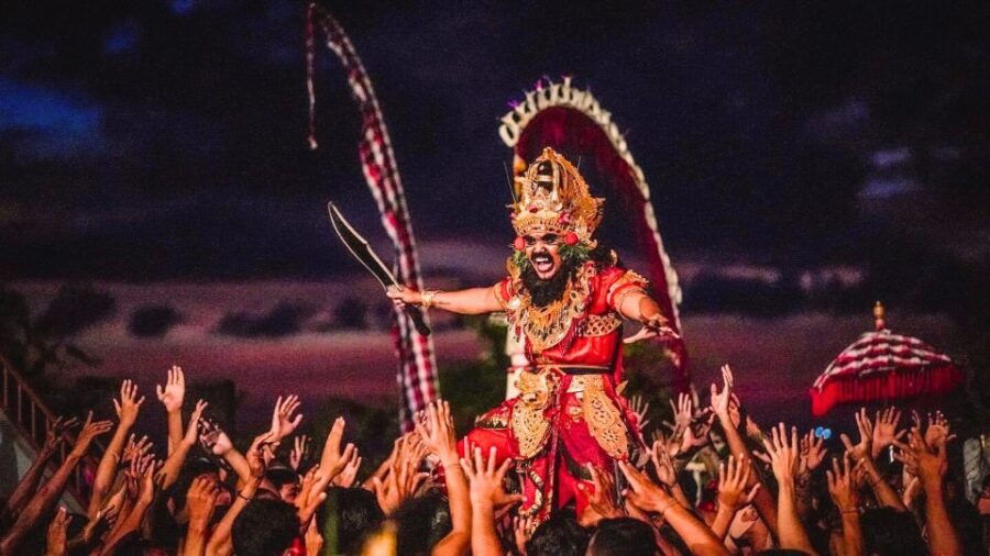 Bali: Uluwatu Temple, Kecak Fire Dance & Jimbaran Bay