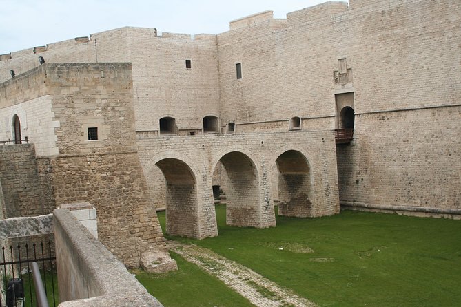 Barletta Private Tour: the Town of Challenge