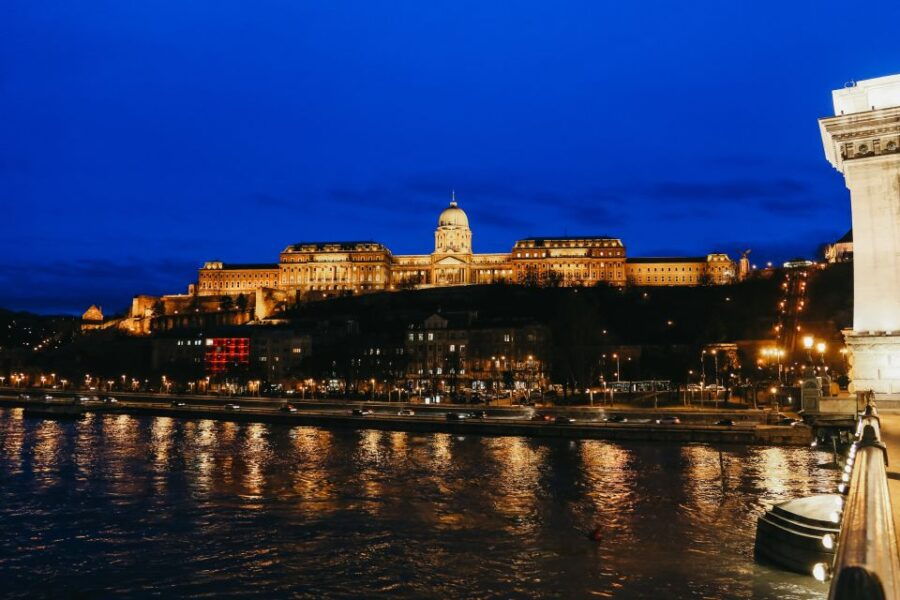 Budapest: 1-Hour Evening Sightseeing Cruise With Drink - Good To Know