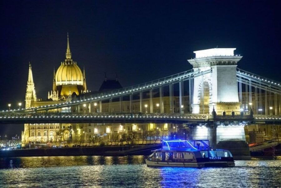 Budapest: 6-Course Dinner Cruise With Operetta and Folk Show - Good To Know