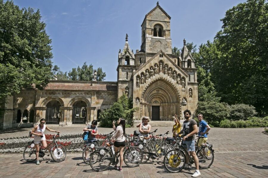 Budapest: City Bike Tour With Coffee Stop - Good To Know