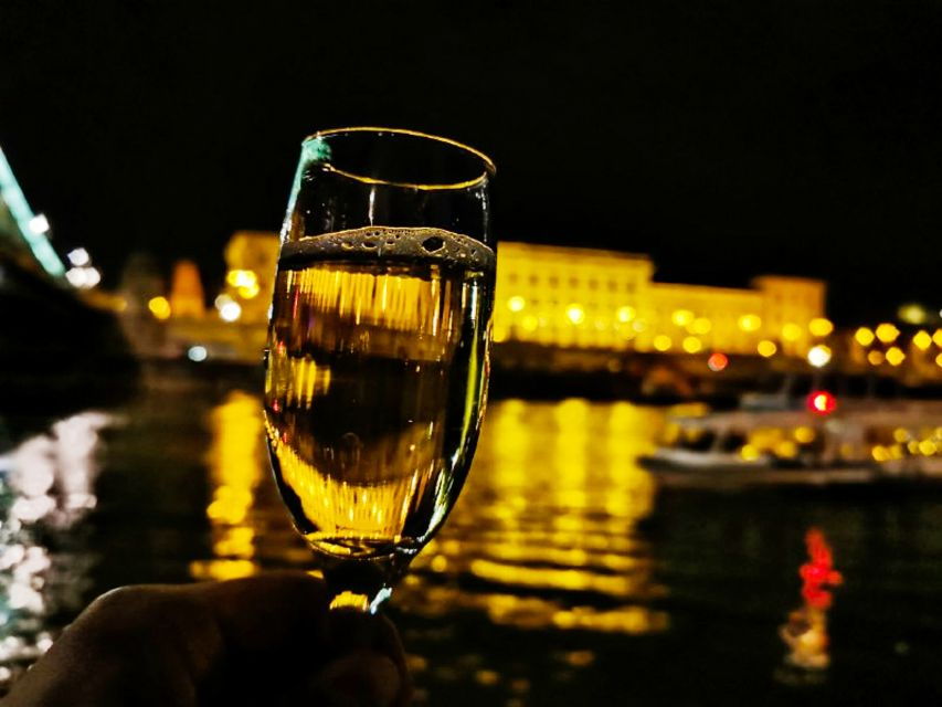 Budapest: City Highlights Cruise With Welcome Drink