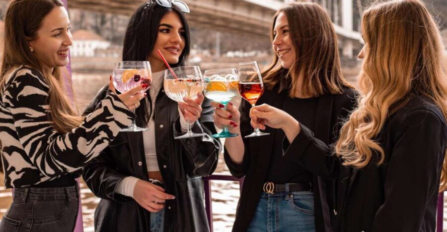 Budapest: Downtown Budapest Cocktail Cruise Winter Edition - Good To Know