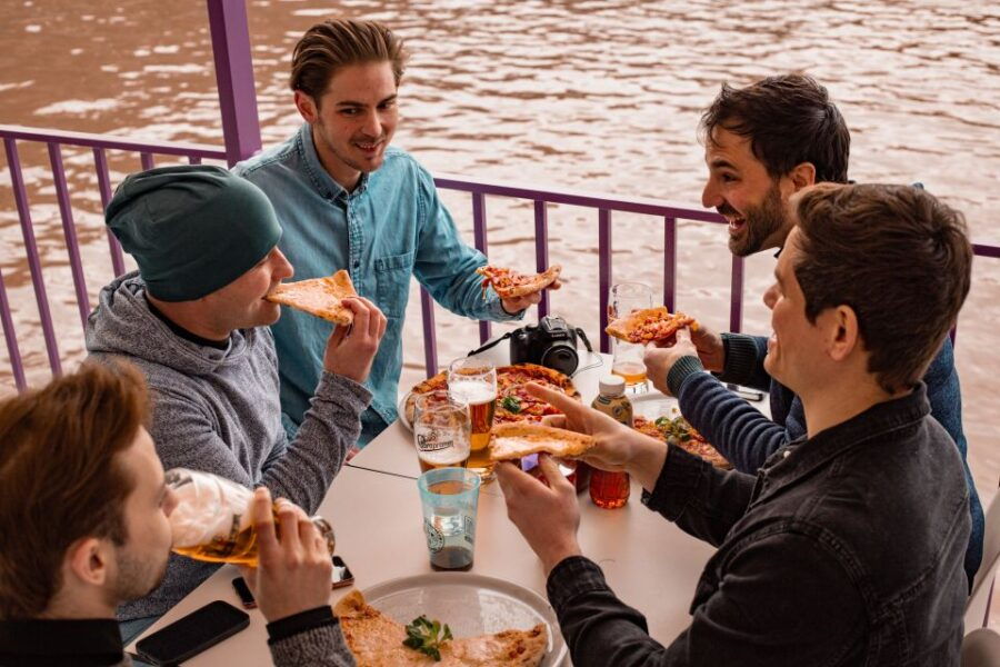 Budapest: Downtown Budapest Cruise With Pizza and Beer