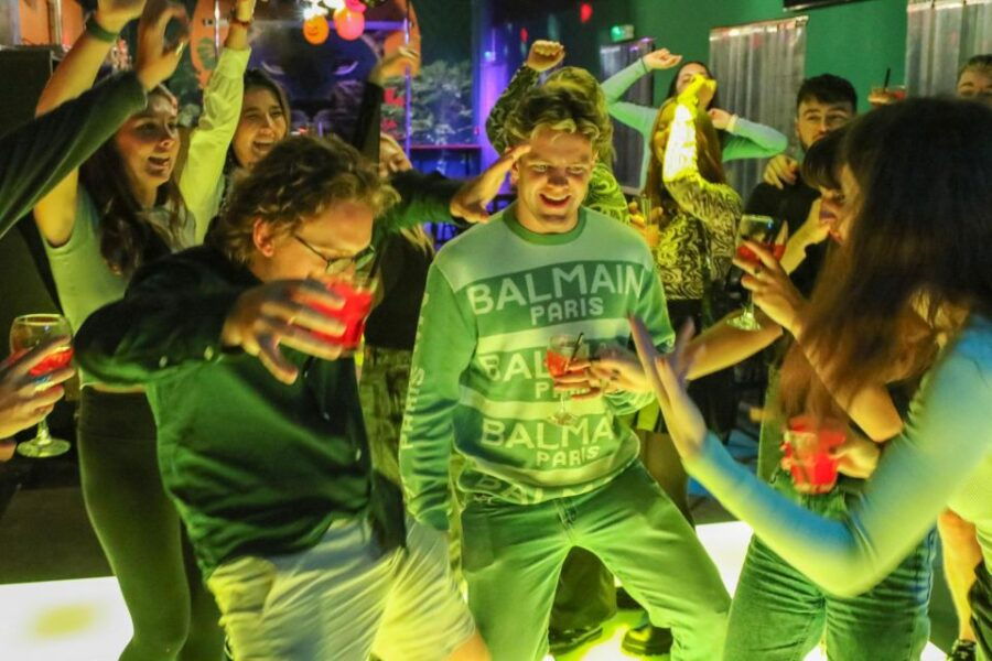 Budapest: Drunken History Bar Crawl Tour With Local Drinks