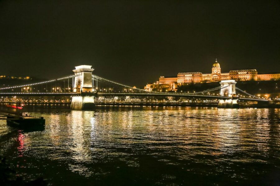 Budapest: Evening Cruise Including Drinks and Live Music - Good To Know