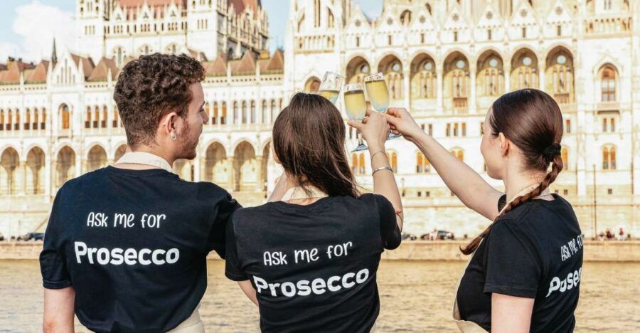 Budapest: Evening Sightseeing Cruise With Unlimited Prosecco - Good To Know