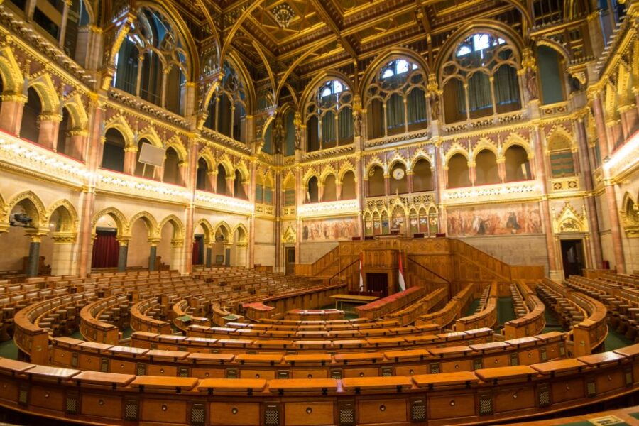 Budapest: Guided Tour of the Parliament Building in Spanish
