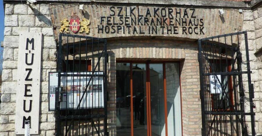 Budapest: Guided Tour to the Hospital in the Rock & Castle