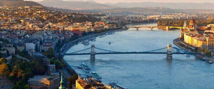 Budapest: Half-Day Highlights Small Group Private Tour - Good To Know