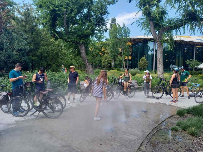 Budapest Highlights Bike Tour With a Local Guide - Good To Know