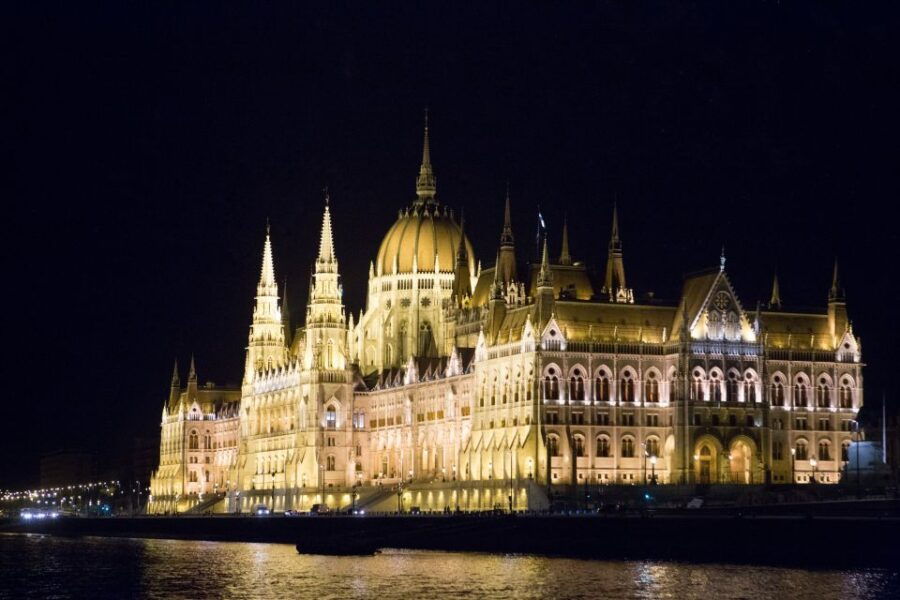 Budapest: Night Walking Tour With Danube River Cruise - Good To Know