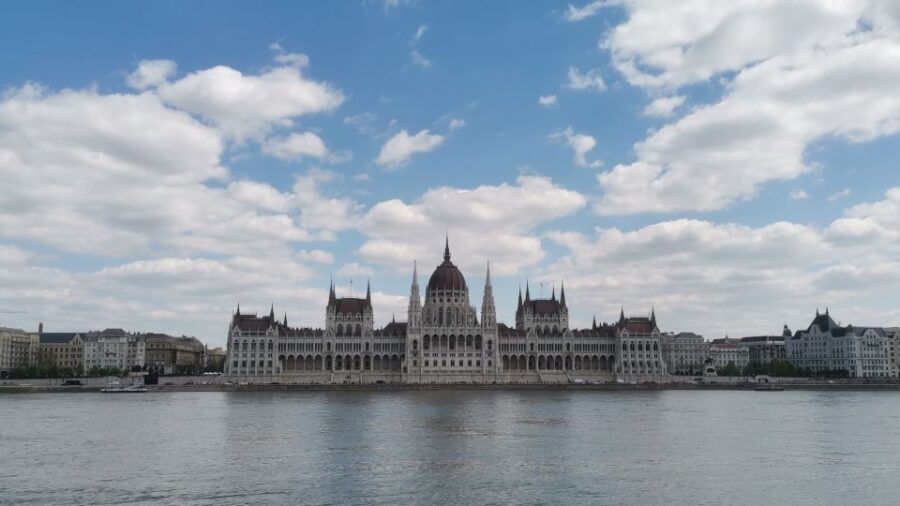 Budapest: Private E-Bike Sightseeing Tour With Guide - Sightseeing Highlights