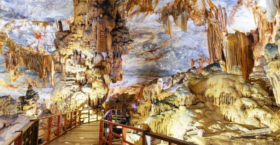 Bus Transfer From Hue to Paradise Cave With Sightseeing