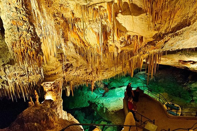 Crystal Caves, Hamilton Shopping and Beach Tour - Meeting and Pickup Information