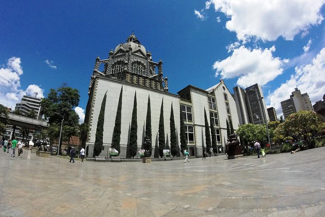 Discover Medellin's Vibrant History and Culinary Delights