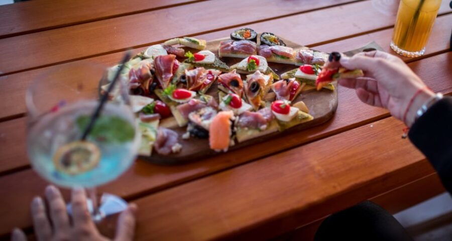 Dubrovnik: Panoramic Sunset Cocktail Cruise Around Old Town - Good To Know