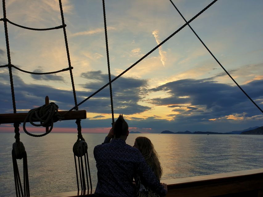 Dubrovnik: Sunset Cruise by Karaka With Sparkling Wine - Karaka Ship Experience