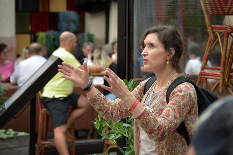 Dutch-Language Walking Tour With Gastronomy in the Old Town