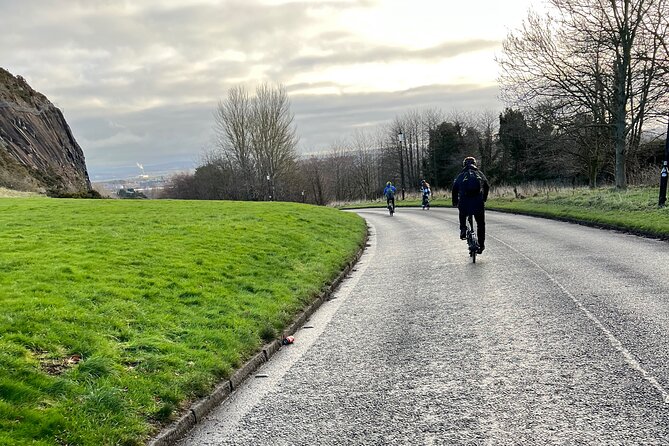 E-Bike Tour of Palace, Parliament and Edinburghs Hidden Castle