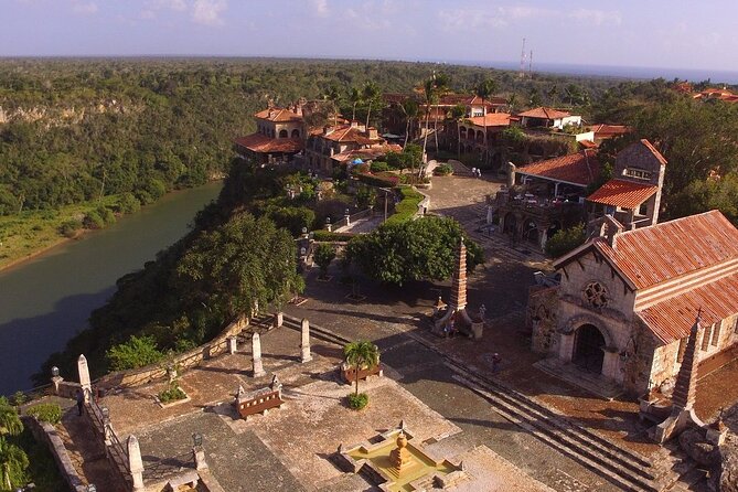 English: Cave of Wonders and Lodge From Bavaro / Punta Cana.