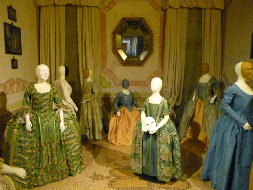 Fabrics and Perfumes in Venice - Aristocratic Venetian Lifestyle Unveiled