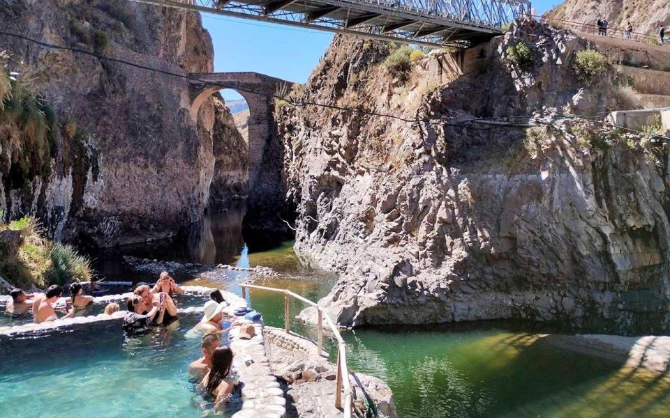 From Arequipa: Colca Canyon Hotel Tour of 2d/1n