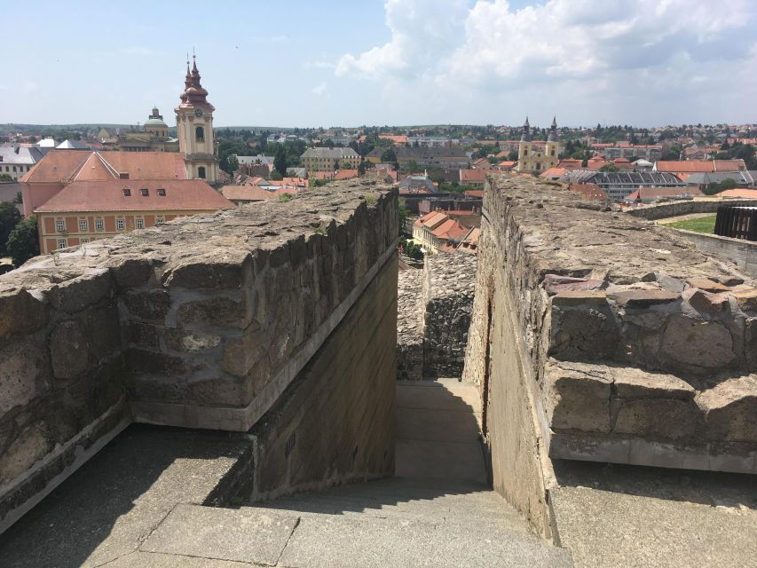 From Budapest: Private Sightseeing And Wine Tour in Eger