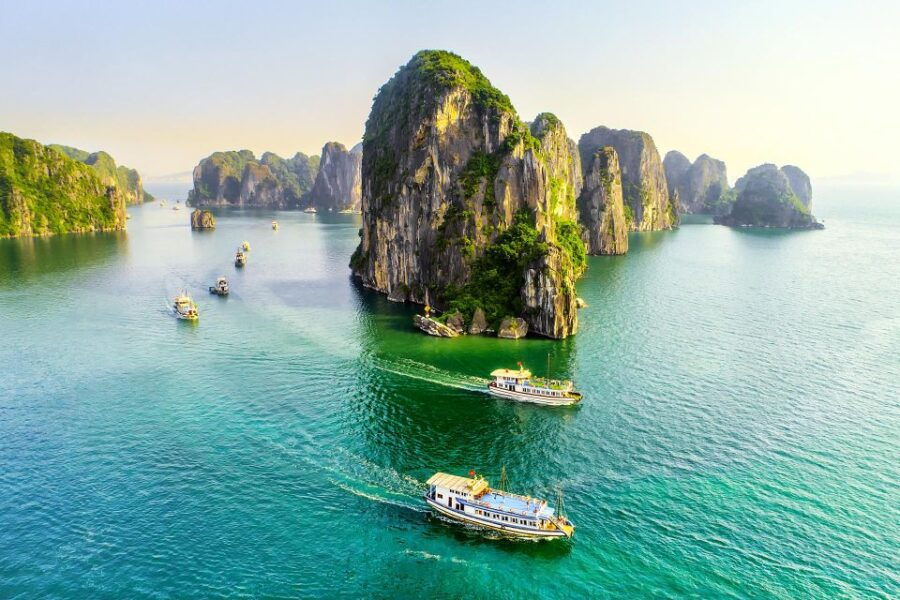 From Hanoi: 1-Day Luxury HaLong Bay Cruise 5-star &Limousine
