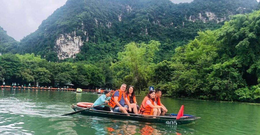 From Hanoi: Hoa Lu, Trang An Boat, Mua Cave Hiking-Day Trip