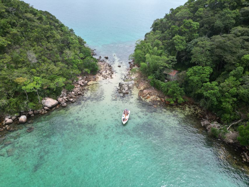From Ilha Grande: Blue and Green Lagoons Boat Tour
