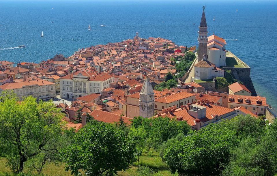 From Ljubljana: Škocjan UNESCO Caves and Piran Full-Day Trip