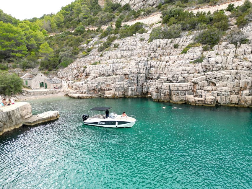 From Makarska: Hvar Island North Shore Speedboat Tour