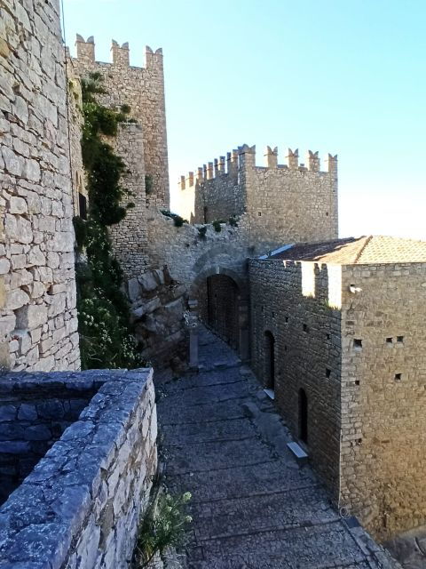 From Palermo: Medieval Castle Tour of Caccamo and Cefalù