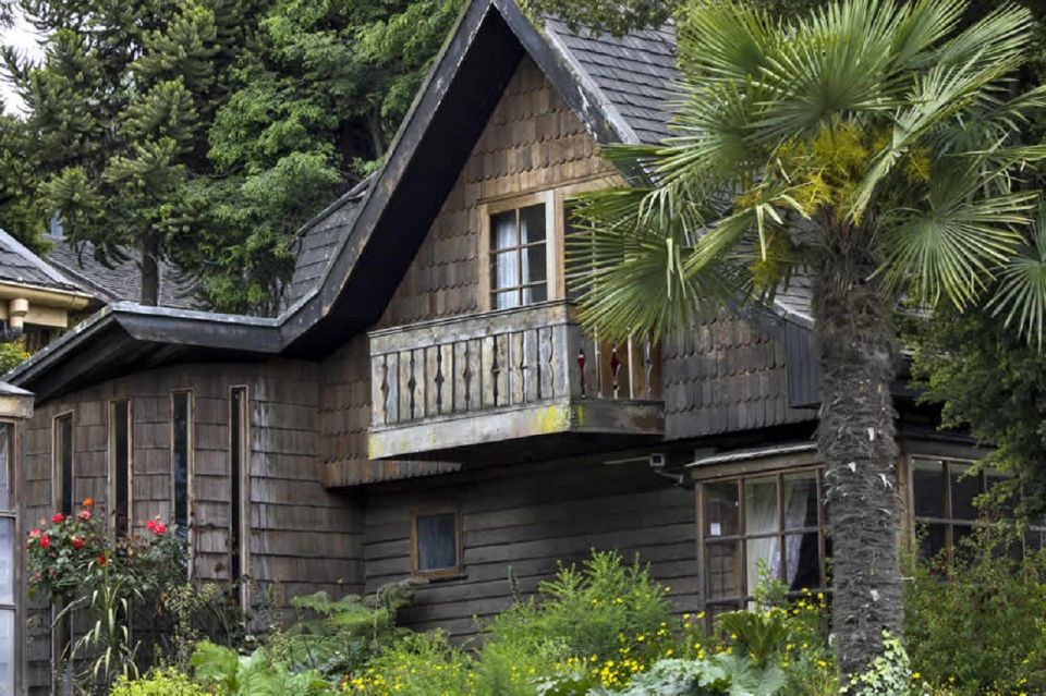 From Puerto Montt or Puerto Varas: Frutillar Tour