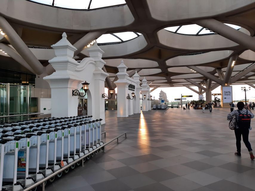 From Semarang or Yogyakarta: Transfer to Hotel or Airport