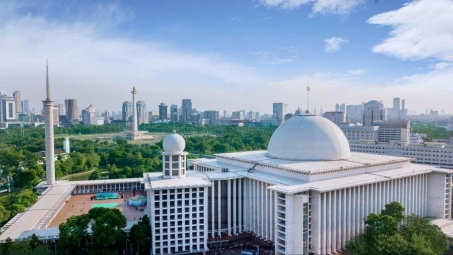 From the Airport: Welcome to the Highlights Tour of Jakarta