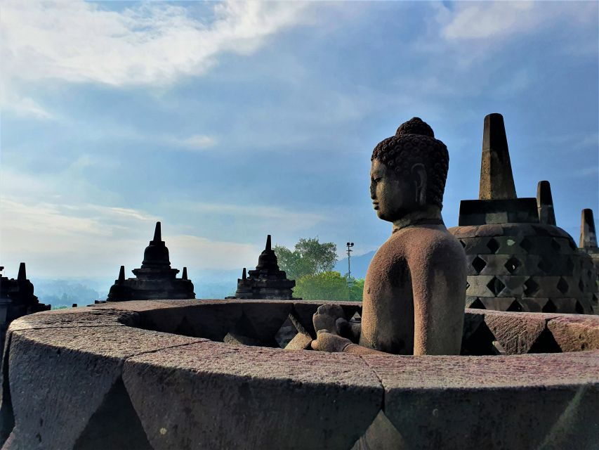 From Yogyakarta: Borobudur (Climb up to the Top) & Prambanan