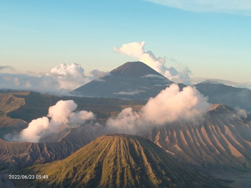 From Yogyakarta: Borobudur, WaterFall , Bromo and Ijen Tour