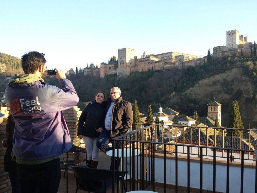 Granada: Albaicín and Sacromonte 2.5-Hour Walking Tour