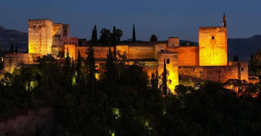 Granada: Alhambra Night Visit Entry Ticket